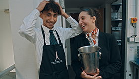 Thumbnail for À votre service 