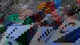 Thumbnail for Justice climatique : quand la lutte pour le futur entre dans les tribunaux - Les "Aînées" en première ligne